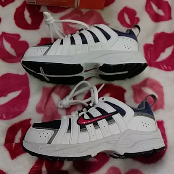 Children's Nike - Picture 5 of 8